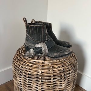 Leather Boots with buckle